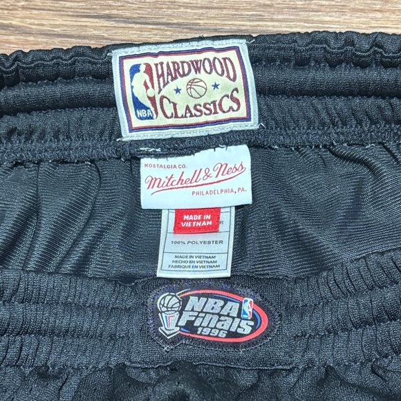 🔥🔥🔥Mitchell & Ness Men Chicago Bulls Retro Shorts – Size: Medium🔥🔥🔥 - Picture 2 of 9